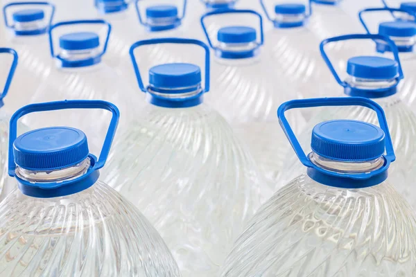 Agua Botellas Plástico Sobre Fondo Blanco Aislada —  Fotos de Stock