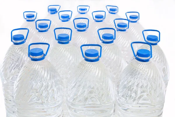 Woda Plastikowych Butelkach Białym Tle Izolowane — Zdjęcie stockowe