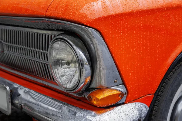 Εμπρός Πορτοκαλί Ρετρό Αυτοκίνητο Κοντινό Πλάνο — Φωτογραφία Αρχείου