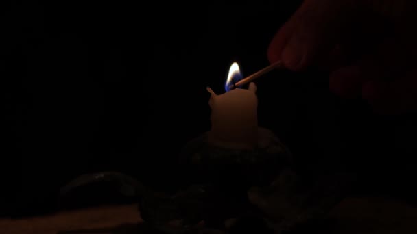 Зажигание Зажигание Свечей Темноте Крупным Планом — стоковое видео