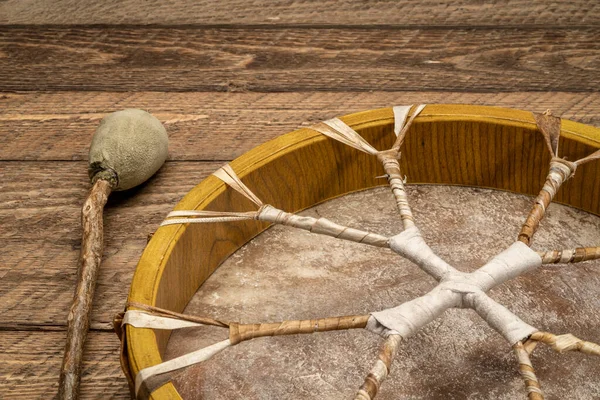 Ręcznie Robiony Rdzenny Amerykański Styl Szamańska Rama Bębenkowa Pokryta Skórą — Zdjęcie stockowe
