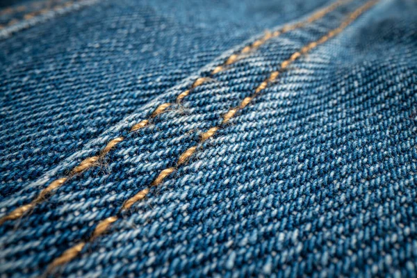 蓝色斜纹棉布夹克上缝线的特写 — 图库照片