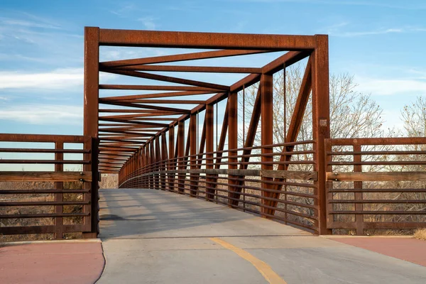 Radweg Und Lange Fußgängerbrücke Über Einen Fluss South Platte River — Stockfoto