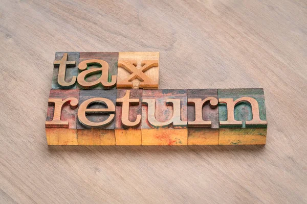 税務リターンバナー ヴィンテージレタープリントブロックで抽象的な単語 ビジネス金融コンセプト — ストック写真