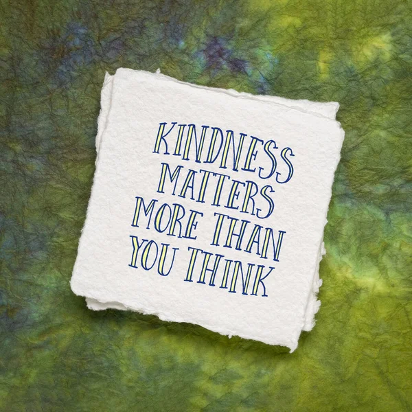Kindness Matters More You Think Inspirational Note Art Paper — Foto Stock