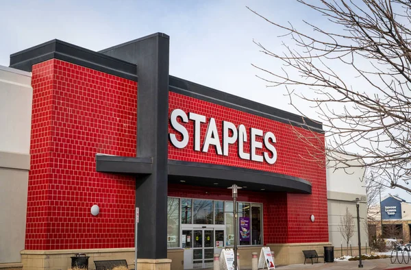 Fort Collins Usa January 2023 Entrance Sign Staples American Retail — Photo