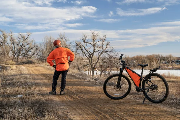 Male Cyclist Mountain Bike Dirt Trail Winter Biking Loveland Colorado — Zdjęcie stockowe