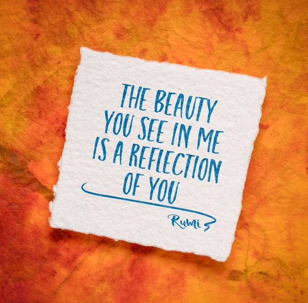 あなたが私の中に見る美しさはあなたの反射です 13世紀ペルシャの詩人ルミからのインスピレーションの言葉 — ストック写真
