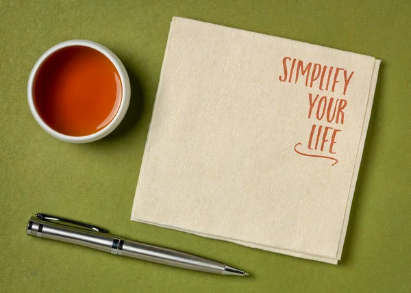 Simplifier Votre Vie Note Inspirante Sur Une Serviette Développement Personnel — Photo