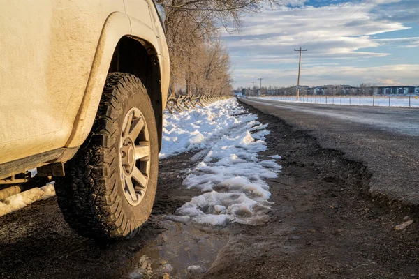 Inverno Dirigindo Uma Raod Sertanejo Colorado Com Uma Roda Traseira — Fotografia de Stock