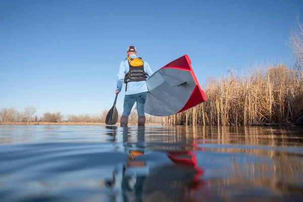 Senior Male Paddler Launching Stand Paddleboard Calm Lake Early Spring — Stock Photo, Image