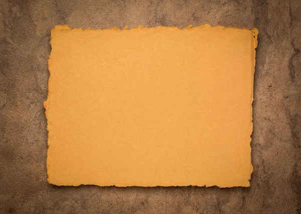 橙色和棕色摘要 一张空白的印度手工造布纸与纹理树皮纸的对比 复制空间 — 图库照片