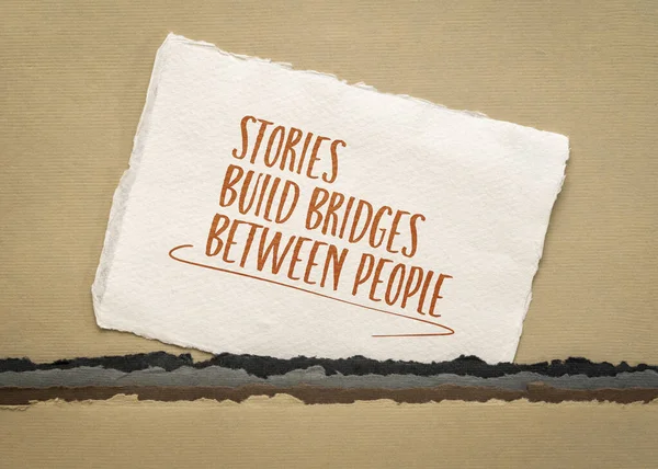 Histórias Construir Pontes Entre Pessoas Mensagem Inspiradora Papel Arte Conceito — Fotografia de Stock