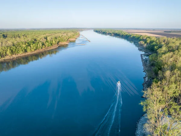 Vår Soluppgång Över Missouri Floden Med Fiskebåt Vid Dalton Bottom — Stockfoto
