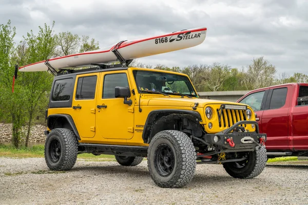 Lamine Usa April 2023 Jeep Wrangler Med Stellar Surfski Takräcken — Stockfoto