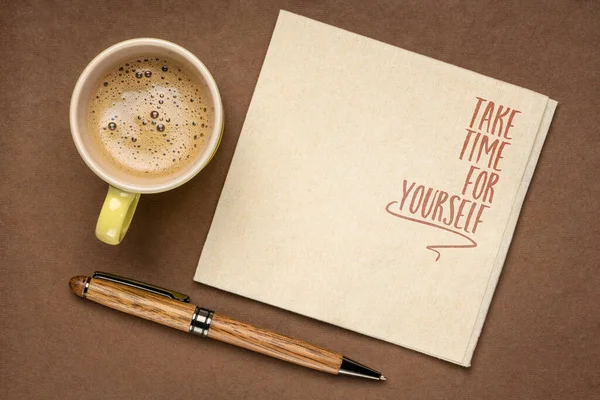 自分自身のための時間を取る ナプキン セルフケア 個人的な開発コンセプトにインスピレーションを与えるノート — ストック写真