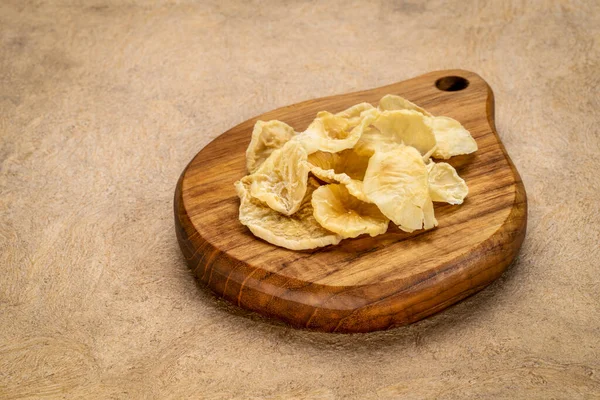 Dried Slices Yacon Tuber Small Wooden Cutting Board Yacon Contains — Stock Photo, Image