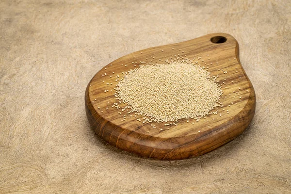 Gluten Free Amaranth Grain Mini Wooden Cutting Board — Stock Photo, Image