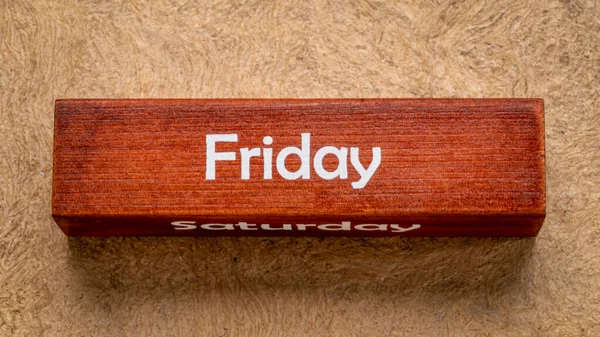 Friday Saturday Text Wooden Block Handmade Bark Paper Earth Tones — Stock Photo, Image