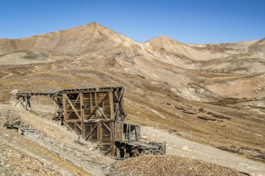 altın madeni sivrisinek geçişte Rocky Dağları, Colorado - hava tramvay altın cevheri taşımak için kullanılan üst istasyonu yakınındaki kalıntıları