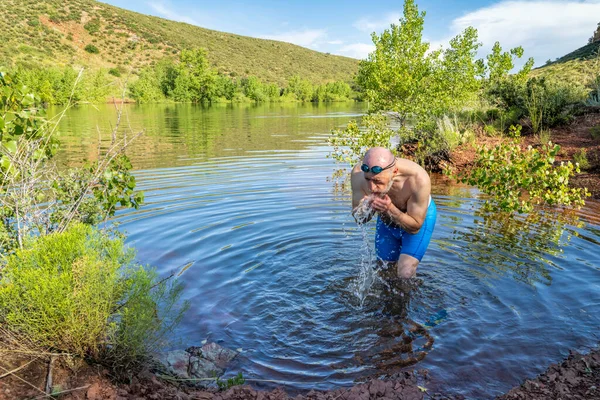 Senior Male Swimmer Splashing Himself Lake Shore Horsetooth Reservoir New — Stock Photo, Image