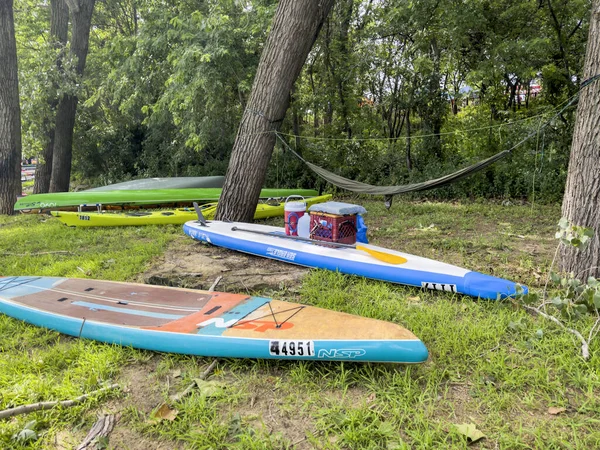 カンザスシティ 2023年7月31日 ミズーリ州とカンザス州の河口公園でパドルボードとカヤックを立ち上げる — ストック写真