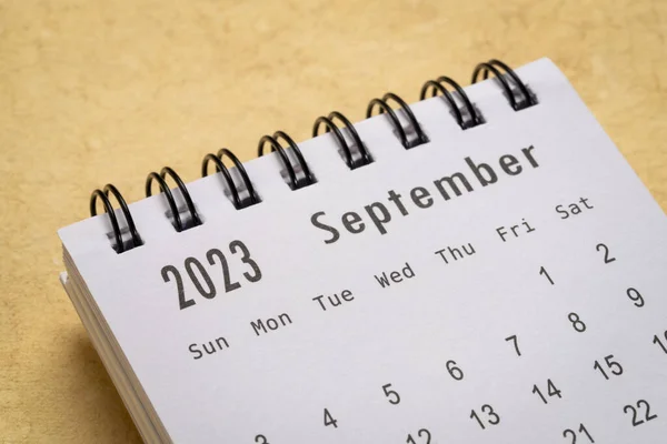 Septiembre 2023 Primer Plano Pequeño Calendario Escritorio Tiempo Concepto Negocio —  Fotos de Stock