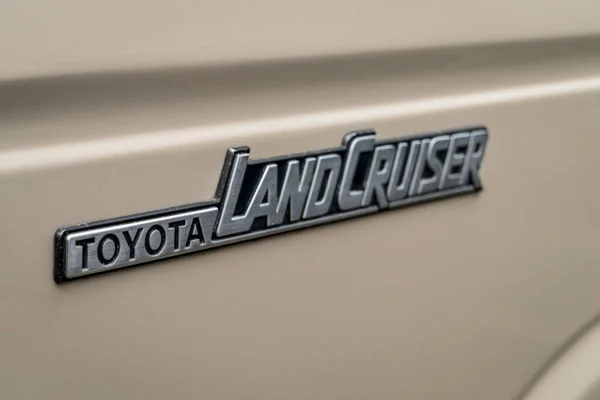 美国科罗拉多州洛夫兰 2023年8月25日 丰田越野车 Toyota Land Cruiser 一款老式经典越野车的标志 — 图库照片