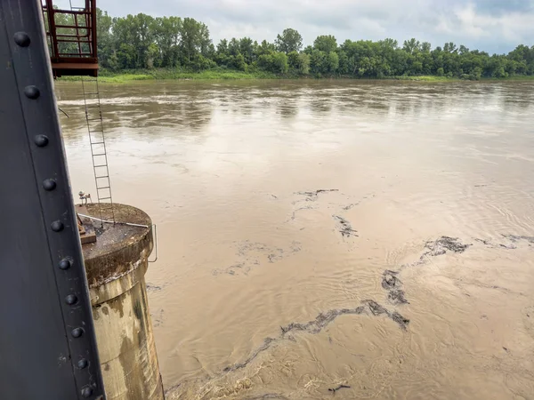 Escombros Flotando Río Missouri Visto Desde Viejo Puente Ferroviario Boonville —  Fotos de Stock