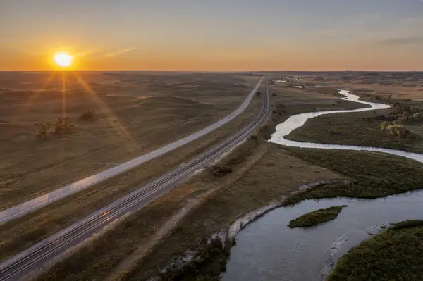 Nascer Sol Sobre Rio Que Serpenteia Através Nebraska Sandhills Rodovia — Fotografia de Stock