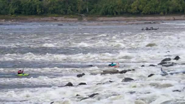 Granite City Usa October 2023 Two Whitewater Kayakers Playing Surfing — Stock Video