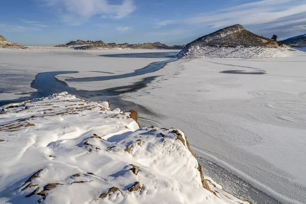 Zimní Scenérie Severního Podhůří Colorada Zamrzlé Horsetooth Reservoir — Stock fotografie