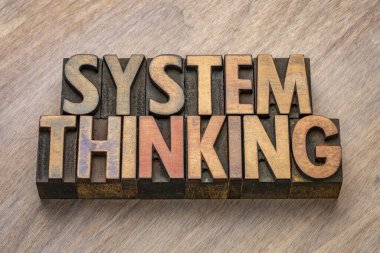 harf basım sözcüğündeki sistem düşüncesi, karmaşık sorunları anlamaya ve çözmeye yaklaşım