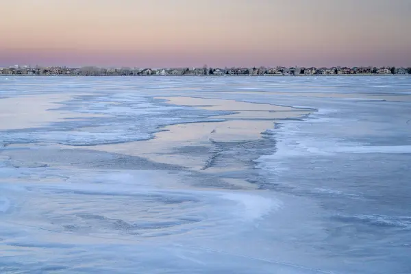 科罗拉多州冰冻湖上的黄昏 博伊德湖州立公园 — 图库照片
