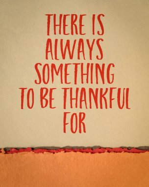 Her zaman şükran duyulacak bir şey vardır. Sanat kağıdı, zihniyet ve pozitiflik üzerine ilham verici bir el yazısı.