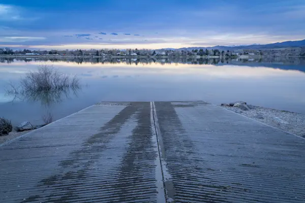 Crépuscule Sur Rampe Bateau Lac Calme Dans Les Contreforts Colorado — Photo