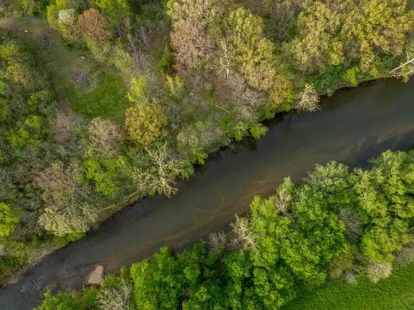 伯比乌斯河靠近密苏里州玫瑰花蕾 春天的风景 空中景观 — 图库照片#