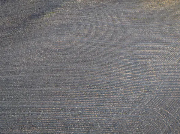 ミズーリ州中央部の耕されたトウモロコシ畑の春の空中眺め — ストック写真