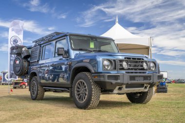 Lothe, CO, ABD - 25 Ağustos 2024: Ineos Grenadier Wagon, klasik Land Rover Defender 'ın yerine geçmek üzere tasarlanmış bir off-road SUV.