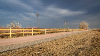 Kuzey Colorado 'da Poudre patikasının yeni inşa edilmiş bir bölümü.