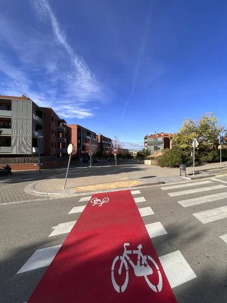 巴塞罗那Sant Cugat Del Valles市自行车专用车道上的交通标志 — 图库照片