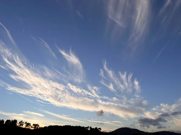 Cielo Con Nubes Una Puesta Sol — Foto de Stock