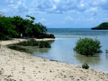 Santa Fe 'deki bozulmamış beyaz kumsalın fotoğrafı. Bantayan Adası, Cebu, Visayan Denizi, Filipinler..