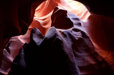 Fotoğraf: Navajo Yukarı Antilop Kanyonu Powell Gölü içindeki Navajo Kabile Parkı Page, Arizona, Amerika Birleşik Devletleri 'nin doğusunda..