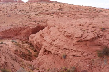 Navajo Yukarı Antilop Kanyonu 'nun arka ya da arka girişinin fotoğrafı Powell Gölü' ndeki Navajo Kabile Parkı, Page, Arizona 'nın doğusu, ABD.