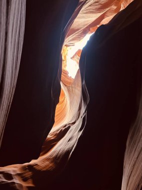 Fotoğraf: Navajo Yukarı Antilop Kanyonu Powell Gölü içindeki Navajo Kabile Parkı Page, Arizona, Amerika Birleşik Devletleri 'nin doğusunda..