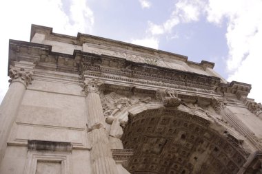Titus Kemeri 'nin fotoğrafı, İtalya' nın başkenti Roma 'da bulunan Via Sacra' da bulunan fahri kemerdir.. 