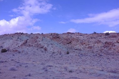 Moab, Utah, Amerika Birleşik Devletleri 'ndeki Arches Ulusal Parkı içindeki kaya oluşumlarının fotoğrafı.