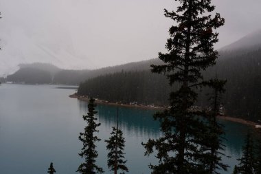 Moraine Gölü 'nün fotoğrafı Banff Ulusal Parkı' ndaki Ten Peaks Vadisi 'nde çekilmiştir..