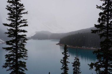 Moraine Gölü 'nün fotoğrafı Banff Ulusal Parkı' ndaki Ten Peaks Vadisi 'nde çekilmiştir..